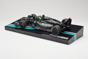 Mercedes AMG W14 E Performance Petronas #63 G. Russell Bahrain GP 2023 Minichamps 1:18 113230163 Resin — bild 5 av 7