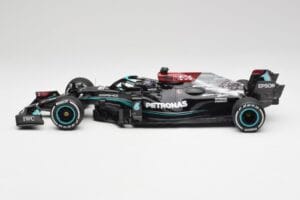 Mercedes AMG W12 #44 L. Hamilton Bahrain GP 2021 Minichamps 1:18 110210144 Metall — bild 3 av 7