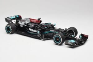 Mercedes AMG W12 #44 L. Hamilton Bahrain GP 2021 Minichamps 1:18 110210144 Metall — bild 4 av 7