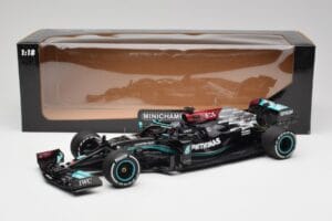 Mercedes AMG W12 #44 L. Hamilton Bahrain GP 2021 Minichamps 1:18 110210144 Metall — bild 6 av 7