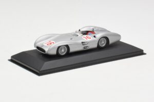 Mercedes W196 Streamliner #16 J.M. Fangio GP Italy Winner 1954 Minichamps 1:43 432543016 Metall — bild 2 av 4