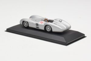 Mercedes W196 Streamliner #16 J.M. Fangio GP Italy Winner 1954 Minichamps 1:43 432543016 Metall — bild 3 av 4