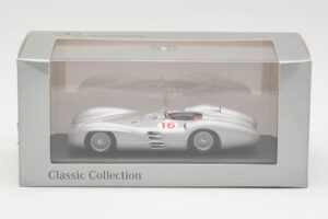 Mercedes W196 Streamliner #16 J.M. Fangio GP Italy Winner 1954 Minichamps 1:43 432543016 Metall — bild 4 av 4
