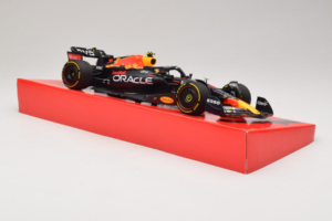 Red Bull Racing RB18 #1 M. Verstappen Oracle Winner Dutch GP 2022 Minichamps 1:18 113223501 Metall — bild 4 av 7