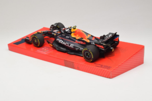 Red Bull Racing RB18 #1 M. Verstappen Oracle Winner Dutch GP 2022 Minichamps 1:18 113223501 Metall — bild 5 av 7