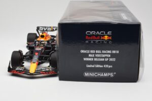 Oracle Red Bull Racing RB18 #1 M. Verstappen Winner Belgian GP 2022 Minichamps 1:18 110221401 Metall — bild 6 av 7
