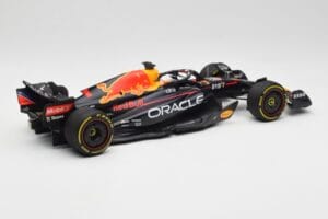 Oracle Red Bull Racing RB18 #1 M. Verstappen Winner Italian GP 2022 Minichamps 1:18 110221601 Metall — bild 2 av 7
