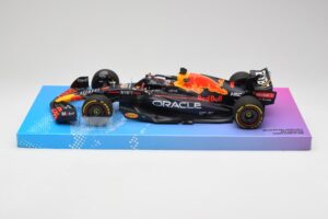 Red Bull Racing RB18 #1 M. Verstappen Winner Miami GP 2022 Minichamps 1:18 113220501 Metall