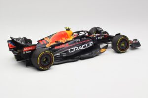 Oracle Red Bull Racing RB18 #11 S. Perez Abu Dhabi GP 2022 Minichamps 1:18 110222211 Metall — bild 2 av 7