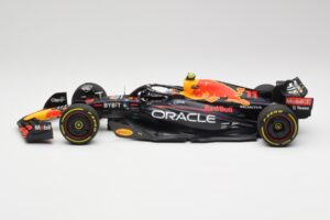 Oracle Red Bull Racing RB18 #11 S. Perez Abu Dhabi GP 2022 Minichamps 1:18 110222211 Metall — bild 3 av 7