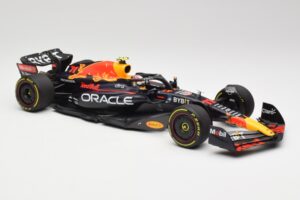 Oracle Red Bull Racing RB18 #11 S. Perez Abu Dhabi GP 2022 Minichamps 1:18 110222211 Metall — bild 4 av 7