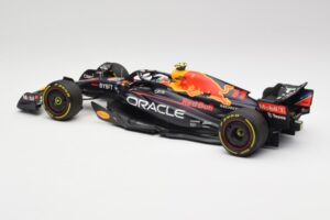 Oracle Red Bull Racing RB18 #11 S. Perez Abu Dhabi GP 2022 Minichamps 1:18 110222211 Metall — bild 5 av 7