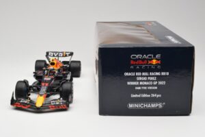 Oracle Red Bull Racing RB18 #11 S. Perez Monaco GP Winner Rain Tyre Version 2022 Minichamps 1:18 110222711 Metall — bild 6 av 7