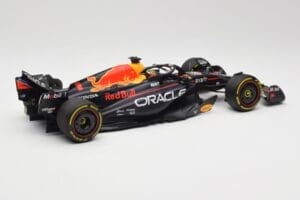 Oracle Red Bull Racing RB19 #1 M. Verstappen Winner Abu Dhabi GP 2023 Minichamps 1:18 110232301 Metall — bild 2 av 7