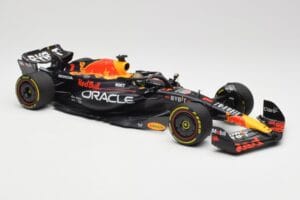 Oracle Red Bull Racing RB19 #1 M. Verstappen Winner Abu Dhabi GP 2023 Minichamps 1:18 110232301 Metall — bild 4 av 7