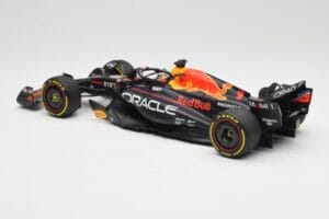 Oracle Red Bull Racing RB19 #1 M. Verstappen Winner Abu Dhabi GP 2023 Minichamps 1:18 110232301 Metall — bild 5 av 7