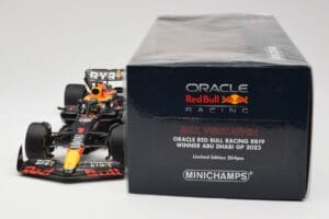Oracle Red Bull Racing RB19 #1 M. Verstappen Winner Abu Dhabi GP 2023 Minichamps 1:18 110232301 Metall — bild 6 av 7