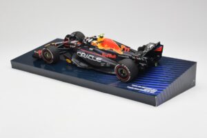 Red Bull Racing RB19 #11 S. Perez Winner Saudi Arabian GP 2023 Minichamps 1:18 113230111 Metall — bild 5 av 6