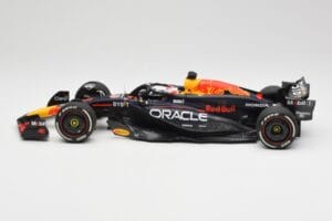 Oracle Red Bull Racing RB20 #1 M. Verstappen Winner Bahrain GP 2024 Minichamps 1:18 110240101 Metall — bild 3 av 7