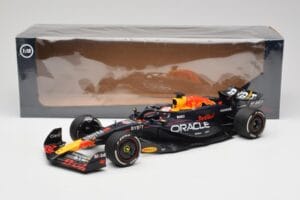 Oracle Red Bull Racing RB20 #1 M. Verstappen Winner Bahrain GP 2024 Minichamps 1:18 110240101 Metall — bild 7 av 7