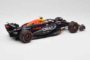 Red Bull Racing RB20 #11 S. Perez Bahrain GP 2024 Minichamps 1:18 110240111 Metall — bild 2 av 7