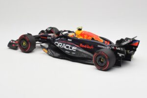 Red Bull Racing RB20 #11 S. Perez Bahrain GP 2024 Minichamps 1:18 110240111 Metall — bild 5 av 7