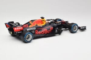 Red Bull Racing Honda RB16B #33 M. Verstappen Turkish GP 2nd Place 2021 Minichamps 1:18 110211633 Metall — bild 2 av 7