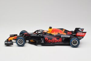 Red Bull Racing Honda RB16B #33 M. Verstappen Belgian GP Winner 2021 Minichamps 1:18 110211333 Resin — bild 3 av 7