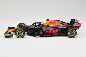Red Bull Racing Honda RB16B #33 M. Verstappen Mexican GP Winner 2021 Minichamps 1:18 110211933 Resin — bild 3 av 6