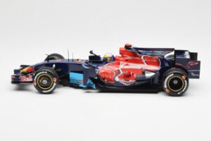 Red Bull Racing RB6 #6 M. Webber F1 Showcar 2010 Minichamps 1:18 150100076 Metall — bild 3 av 6