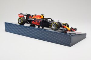 Red Bull Racing Honda RB16B #33 M. Verstappen Emilia Romagna GP 2021 Case Edition Minichamps 1:18 113210133 Resin — bild 4 av 7