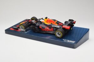 Red Bull Racing Honda RB16B #33 M. Verstappen Emilia Romagna GP 2021 Case Edition Minichamps 1:18 113210133 Resin — bild 5 av 7