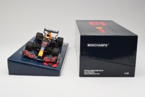 Red Bull Racing Honda RB16B #33 M. Verstappen Emilia Romagna GP 2021 Case Edition Minichamps 1:18 113210133 Resin — bild 6 av 7