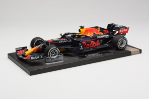 Red Bull Racing RB16B #33 M. Verstappen Monaco GP Winner 2021 Minichamps 1:18 113210533-R1 Resin — bild 2 av 6