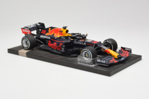 Red Bull Racing RB16B #33 M. Verstappen Monaco GP Winner 2021 Minichamps 1:18 113210533-R1 Resin — bild 4 av 6