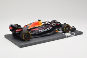 Oracle Red Bull Racing RB18 #33 M. Verstappen Belgian GP 2022 Minichamps 1:18 113221401 Resin — bild 3 av 7