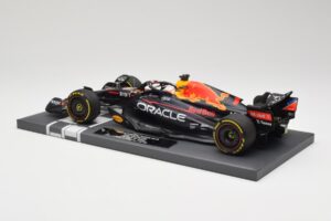 Oracle Red Bull Racing RB18 #33 M. Verstappen Belgian GP 2022 Minichamps 1:18 113221401 Resin — bild 5 av 7