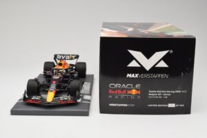 Oracle Red Bull Racing RB18 #33 M. Verstappen Belgian GP 2022 Minichamps 1:18 113221401 Resin — bild 6 av 7