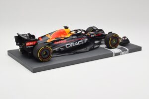 Oracle Red Bull Racing RB18 #33 M. Verstappen Mexican GP 2022 Minichamps 1:18 113222001 Resin — bild 3 av 7