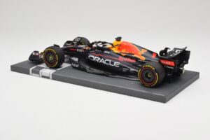 Oracle Red Bull Racing RB18 #33 M. Verstappen Mexican GP 2022 Minichamps 1:18 113222001 Resin — bild 5 av 7