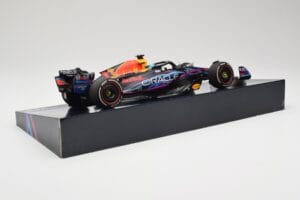 Oracle Red Bull Racing RB19 #33 M. Verstappen Miami GP 2023 Case Edition Minichamps 1:18 113233501 Resin — bild 3 av 7