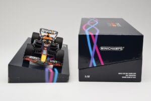 Oracle Red Bull Racing RB19 #33 M. Verstappen Miami GP 2023 Case Edition Minichamps 1:18 113233501 Resin — bild 6 av 7