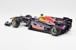 Red Bull Racing RB7 #2 M. Webber Showcar F1 2011 Minichamps 1:18 110110072 Metall — bild 5 av 6