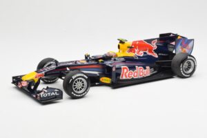 Red Bull Racing Renault RB6 #6 M. Webber F1 2010 Minichamps 1:18 110100006 Metall