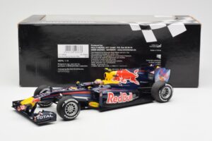 Red Bull Racing Renault RB6 #6 M. Webber F1 2010 Minichamps 1:18 110100006 Metall — bild 6 av 6