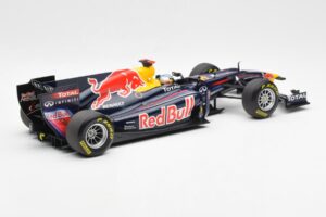 Red Bull Racing Renault RB6 #5 S. Vettel F1 World Champion 2010 Minichamps 1:18 110100005 Metall — bild 2 av 6