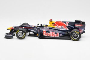 Red Bull Racing Renault RB6 #5 S. Vettel F1 World Champion 2010 Minichamps 1:18 110100005 Metall — bild 3 av 6