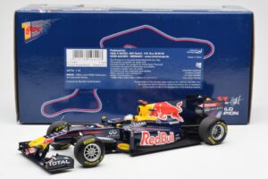 Red Bull Racing Renault RB6 #5 S. Vettel F1 World Champion Showcar 2010 Minichamps 1:18 150100075 Metall — bild 6 av 6
