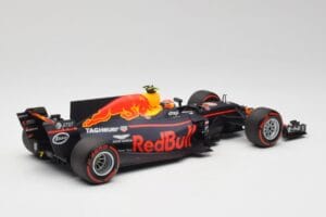 Red Bull Racing RB13 Tag Heuer #33 M. Verstappen Australian GP 2017 Minichamps 1:18 110170033 Resin — bild 2 av 7