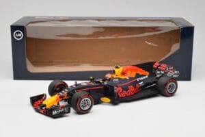 Red Bull Racing RB13 Tag Heuer #33 M. Verstappen Australian GP 2017 Minichamps 1:18 110170033 Resin — bild 7 av 7